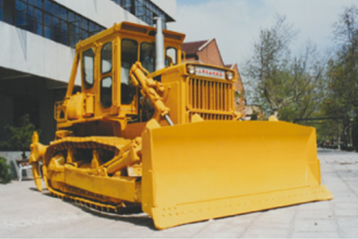 山推推土機累計銷量突破2000臺；被國家經(jīng)貿(mào)部批準為進出口自營權企業(yè)。