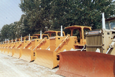 產(chǎn)品整裝待發(fā)。自1984年對銷售實行了承包責任制，調動了職工的積極性，增強了責任感，從而改變了過去等、靠、要的被動局面。